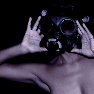 gas-mask-nude-girl