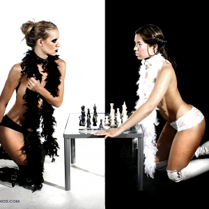 nude-chess-3